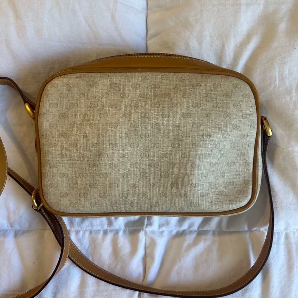 Authenticated Vintage Gucci GG Coated Canvas Leather Crossbody 007•59•0095 - Picture 2 of 16